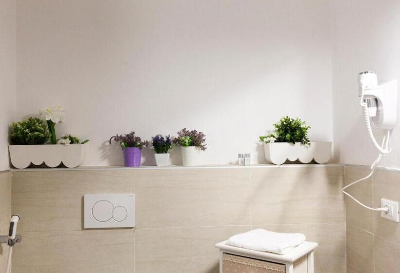 اتاق استاندارد سه نفره, Il Viaggiator Leggero