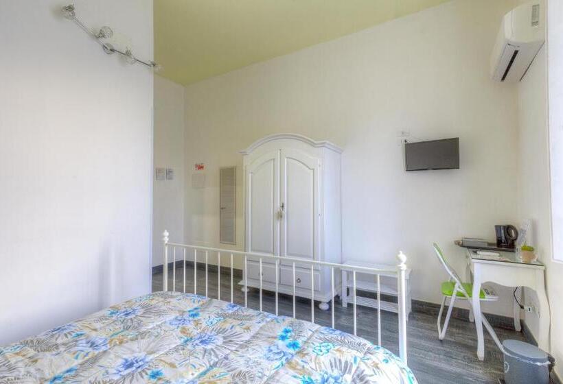 اتاق استاندارد سه نفره, Il Viaggiator Leggero