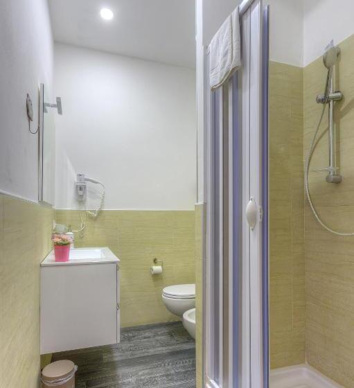 اتاق استاندارد سه نفره, Il Viaggiator Leggero