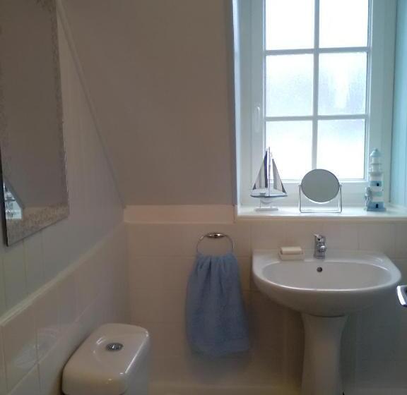 سرير فى غرفة مشتركه, The Old Bakery