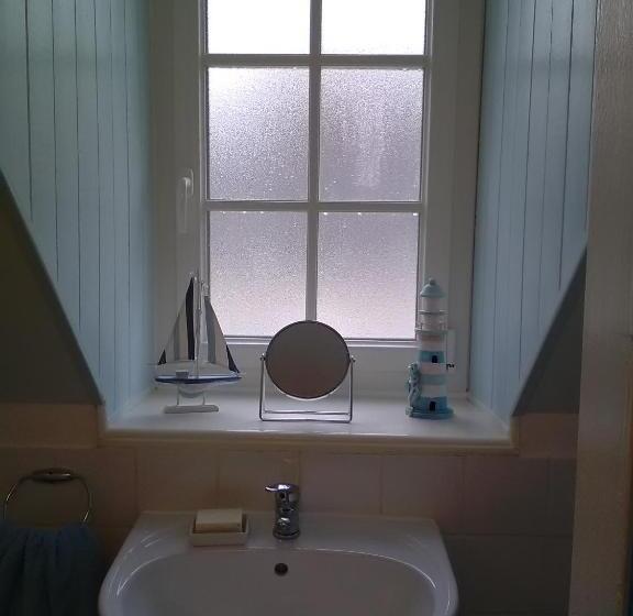 سرير فى غرفة مشتركه, The Old Bakery