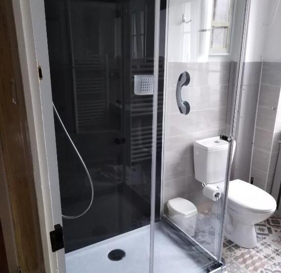 غرفة إقتصادية, The Old Bakery