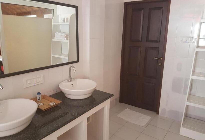 سوییت جونیور, Petit Elephant