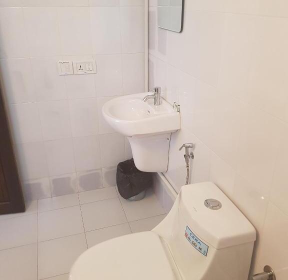 اتاق پرمیوم, Petit Elephant