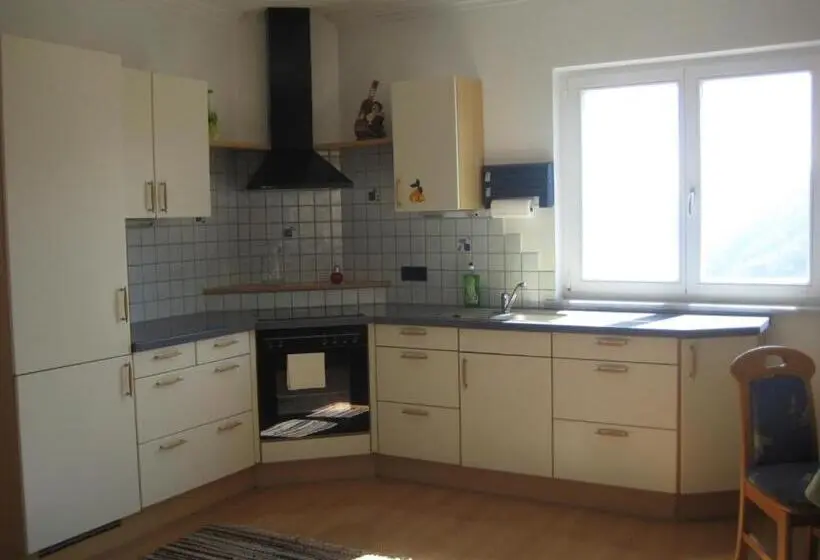 آپارتمان 1 خوابه با بالکن, Haus Gilli