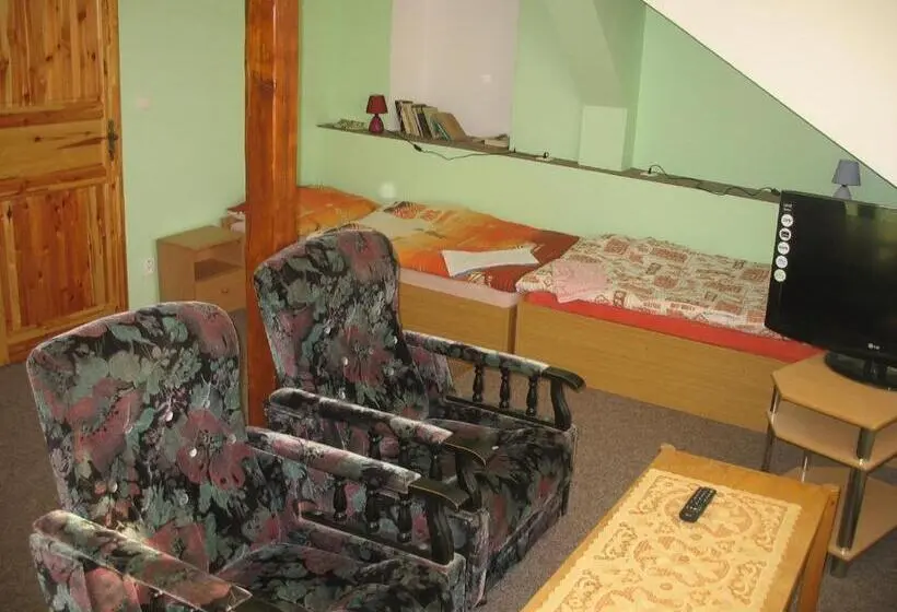 スタンダード４人部屋, Penzion   Restaurace Na Výšince