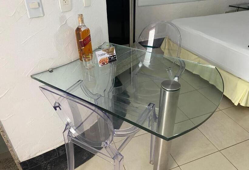 غرفة قياسية, Tropicos Motel