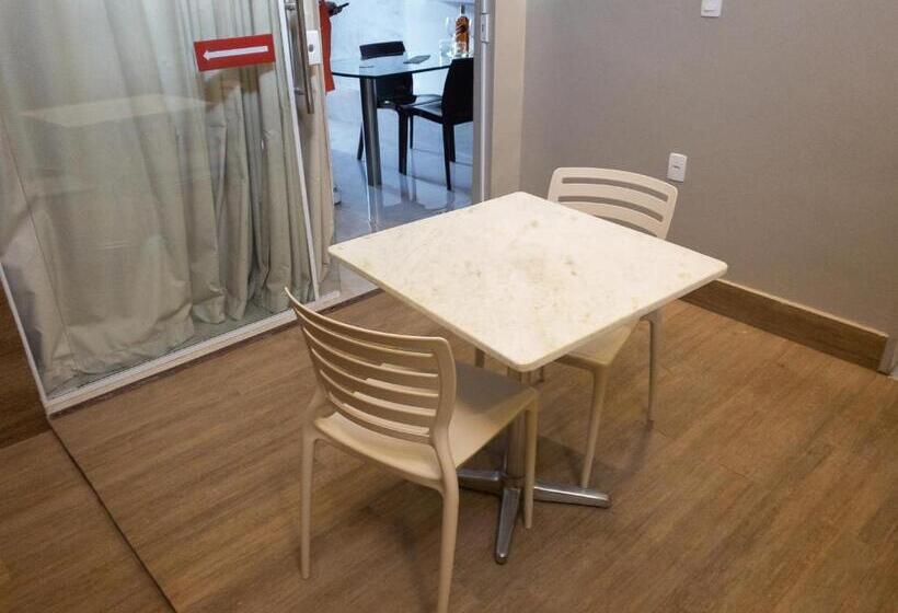 جناح, Tropicos Motel