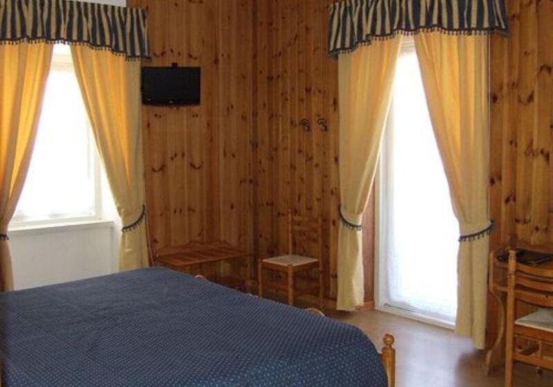 スタンダードトリプルルーム, Aquila