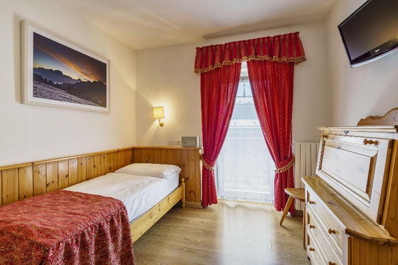 スタンダードシングルルーム, Aquila