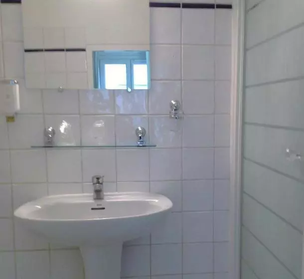 ベーシックインサイドルーム, Brit Hotel Des Grands Hommes   Bordeaux Centre