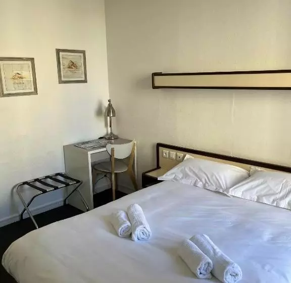 ベーシックインサイドルーム, Brit Hotel Des Grands Hommes   Bordeaux Centre