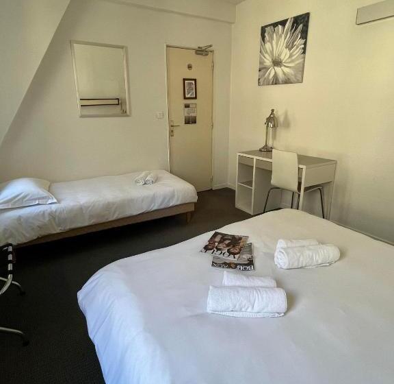 Номер Стандарт Трехместный, Brit Hotel Des Grands Hommes   Bordeaux Centre