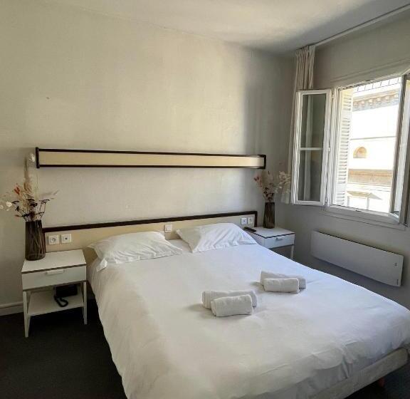 标准三人间, Brit Hotel Des Grands Hommes   Bordeaux Centre