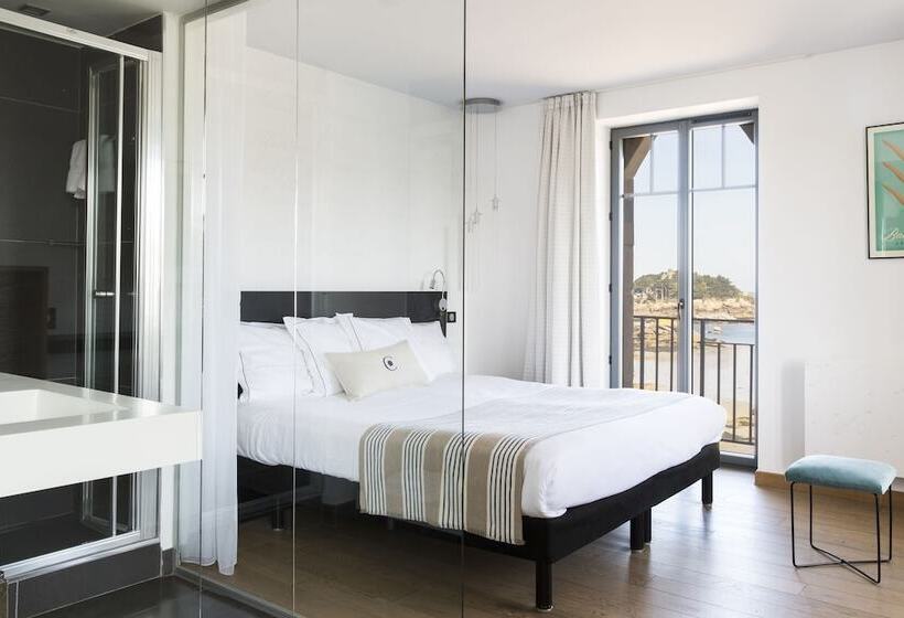 اتاق لوکس با چشمانداز دریا, Castel Beau Site