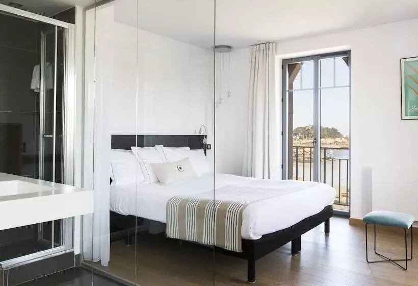 اتاق لوکس با چشم‌انداز دریا, Castel Beau Site