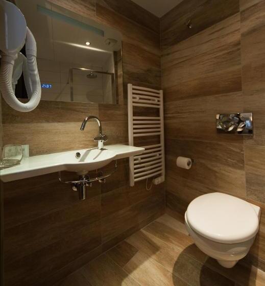 חדר קלאסי, Central