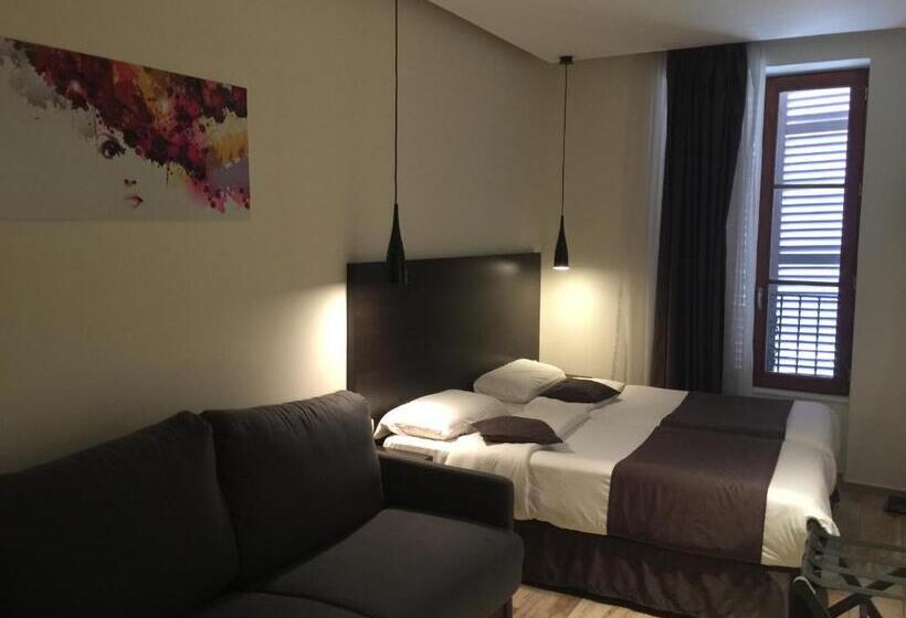 חדר משפחתי, Central