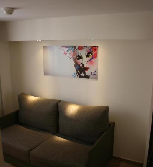 חדר משפחתי, Central