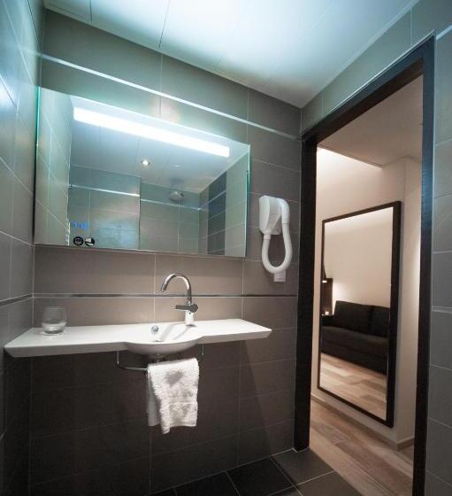 חדר משפחתי, Central