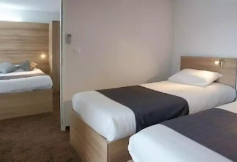 Standard Quadruple Room, Couett Hôtel Loudéac
