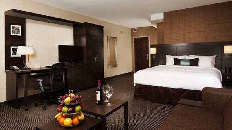 キングサイズベッドのスタンダードルーム, Courtyard By Marriott Montreal Downtown