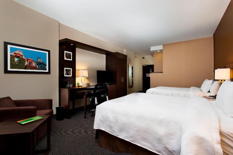 キングサイズベッドのスタンダードルーム, Courtyard By Marriott Montreal Downtown