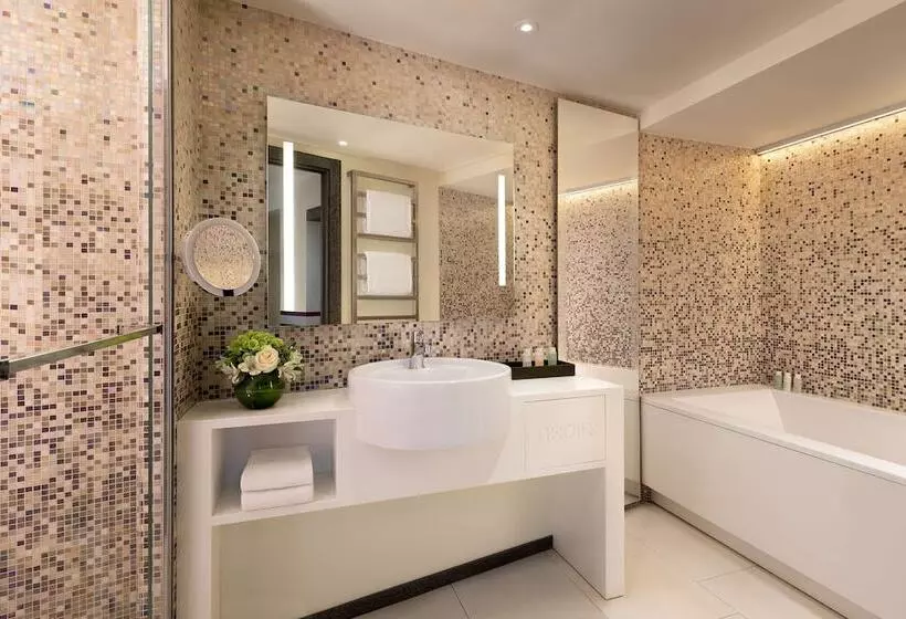 テラス付スイート, De Paris Sainttropez