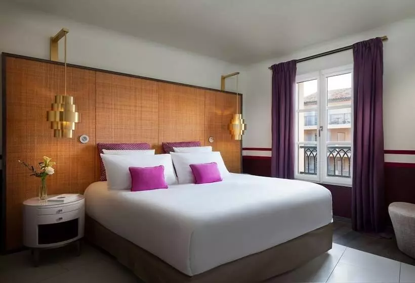 テラス付スイート, De Paris Sainttropez