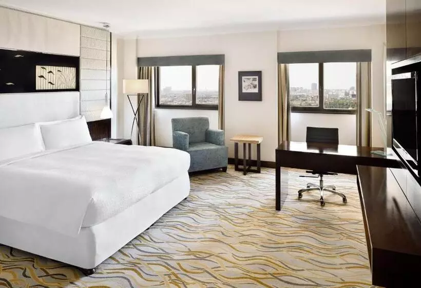 اتاق سوپریور با تخت بزرگ, Four Points By Sheraton Riyadh Khaldia