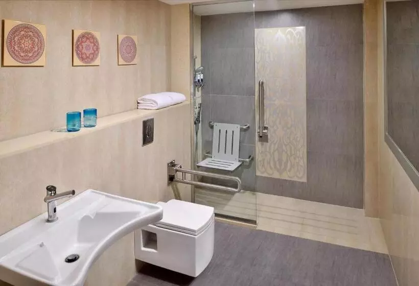 اتاق سوپریور با چشم‌انداز شهر, Four Points By Sheraton Riyadh Khaldia