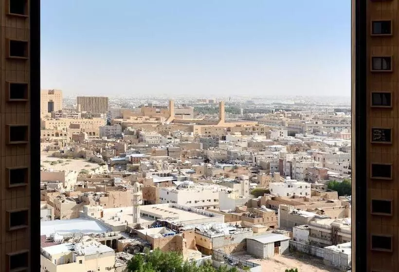 اتاق سوپریور با چشم‌انداز شهر, Four Points By Sheraton Riyadh Khaldia