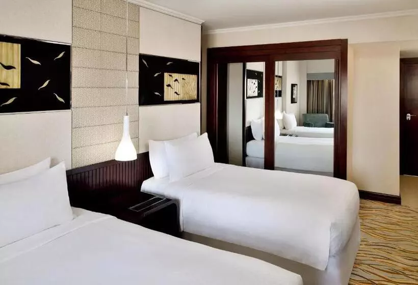 اتاق سوپریور با چشم‌انداز شهر, Four Points By Sheraton Riyadh Khaldia
