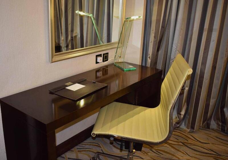 Номер Superior Кровать Кинг, Four Points By Sheraton Riyadh Khaldia