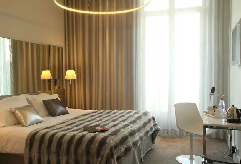 اتاق سوپریور, Le Cesar
