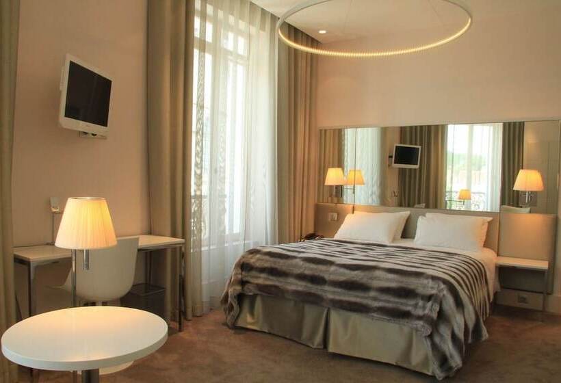 غرفة عائلية, Le Cesar