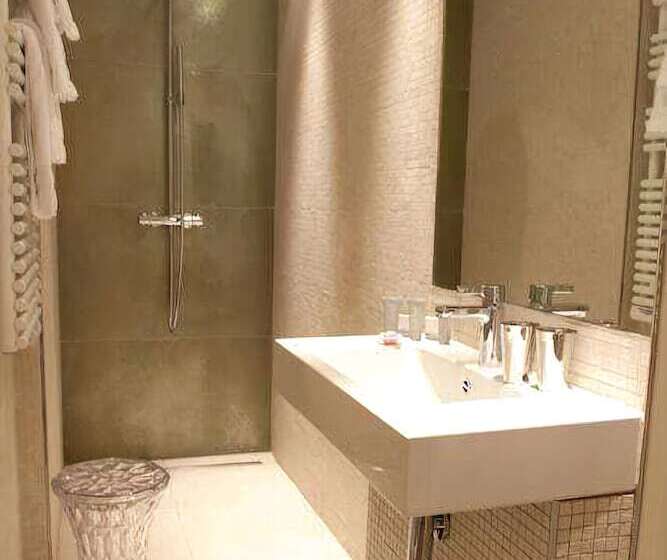 غرفة عائلية, Le Cesar