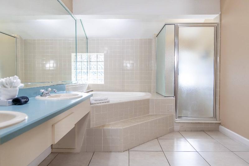 Семейный Номер, Logis Hotel Sol