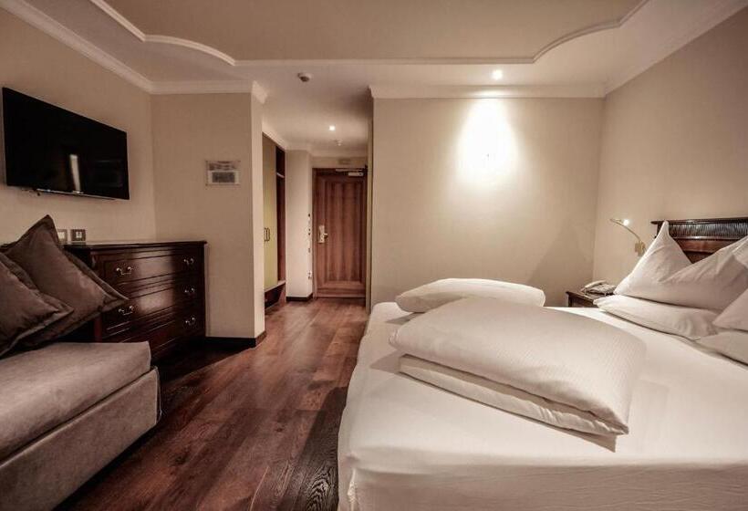 スーペリアールーム, Luna Mondschein