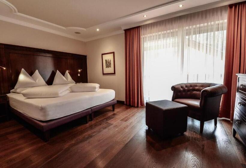 デラックスルーム, Luna Mondschein