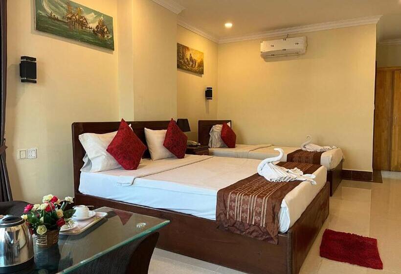 חדר סטנדרט לשלושה, Queen Wood