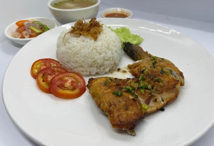 חדר סטנדרט לשלושה, Queen Wood