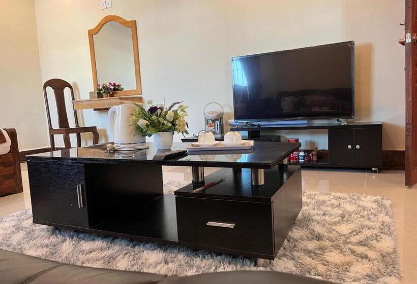 סוויטה דלוקס, Queen Wood