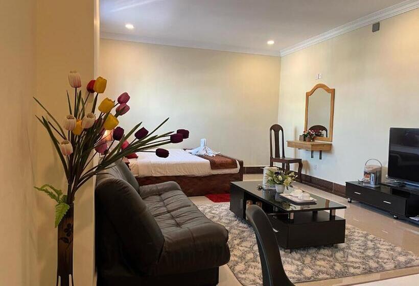 סוויטה דלוקס, Queen Wood