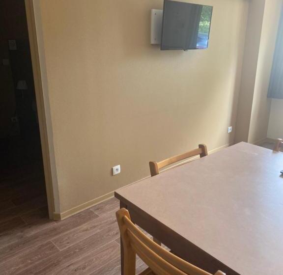 شقة غرفة واحدة, Restaurant Vesontio