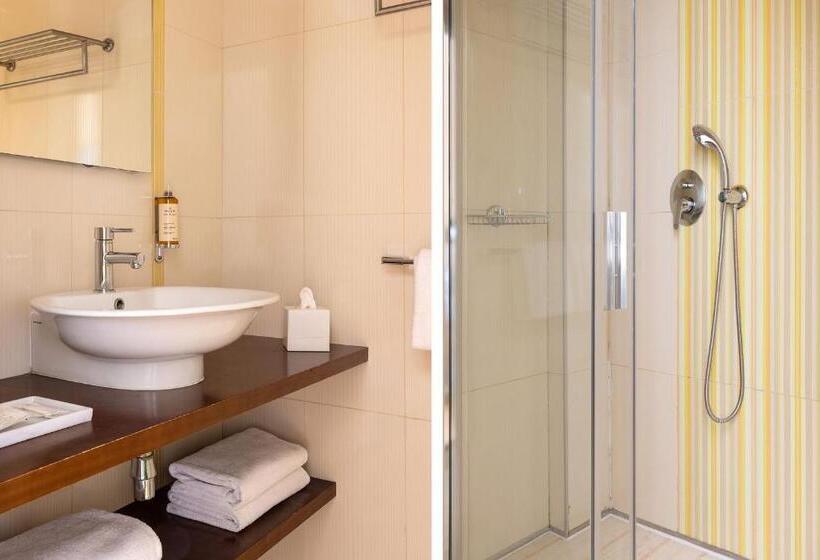 اتاق استاندارد با بالکن و چشمانداز دریا, Royalmar