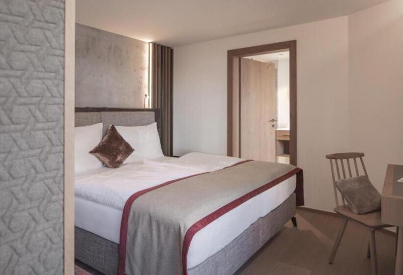 إستوديو سوبيريور, Salzburg