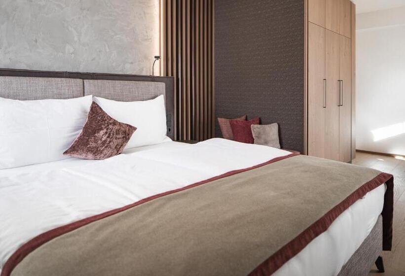 جناح جونيور مزوَّد بشرفة, Salzburg