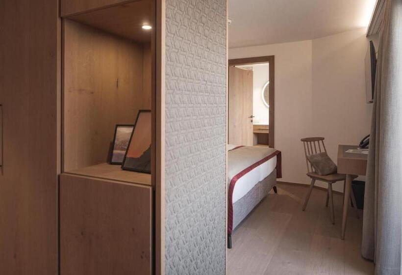 إستوديو ديلوكس, Salzburg