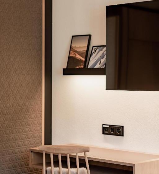 جناح جونيور عائلى, Salzburg